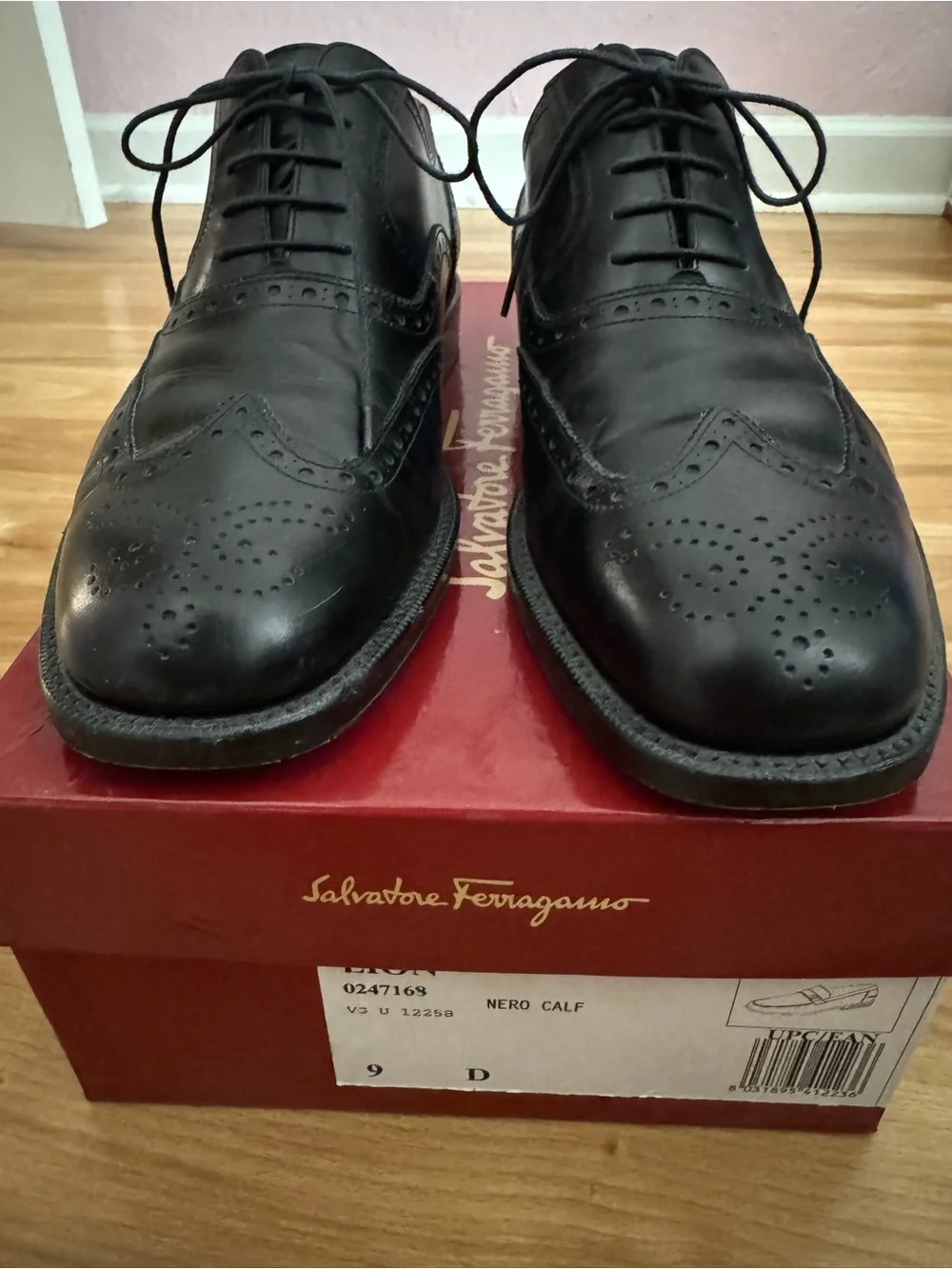 Salvatore Ferragamo Black Leather Wingtip Oxfords Men’s 9D
